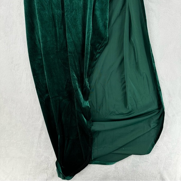 Pretty Little Thing Plus Green Velvet Boned Bandeau Maxi Dress Sz 22 NWT - Picture 4 of 8